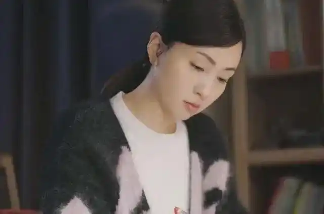 关键是一出手,就是当年的大热剧《小欢喜》,陶虹成功的走了出来.