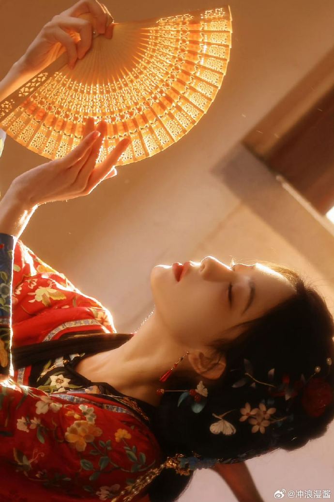 孟子义清汉女古风写真#孟子义穿上什么都是这么亮眼,不得不说,与古