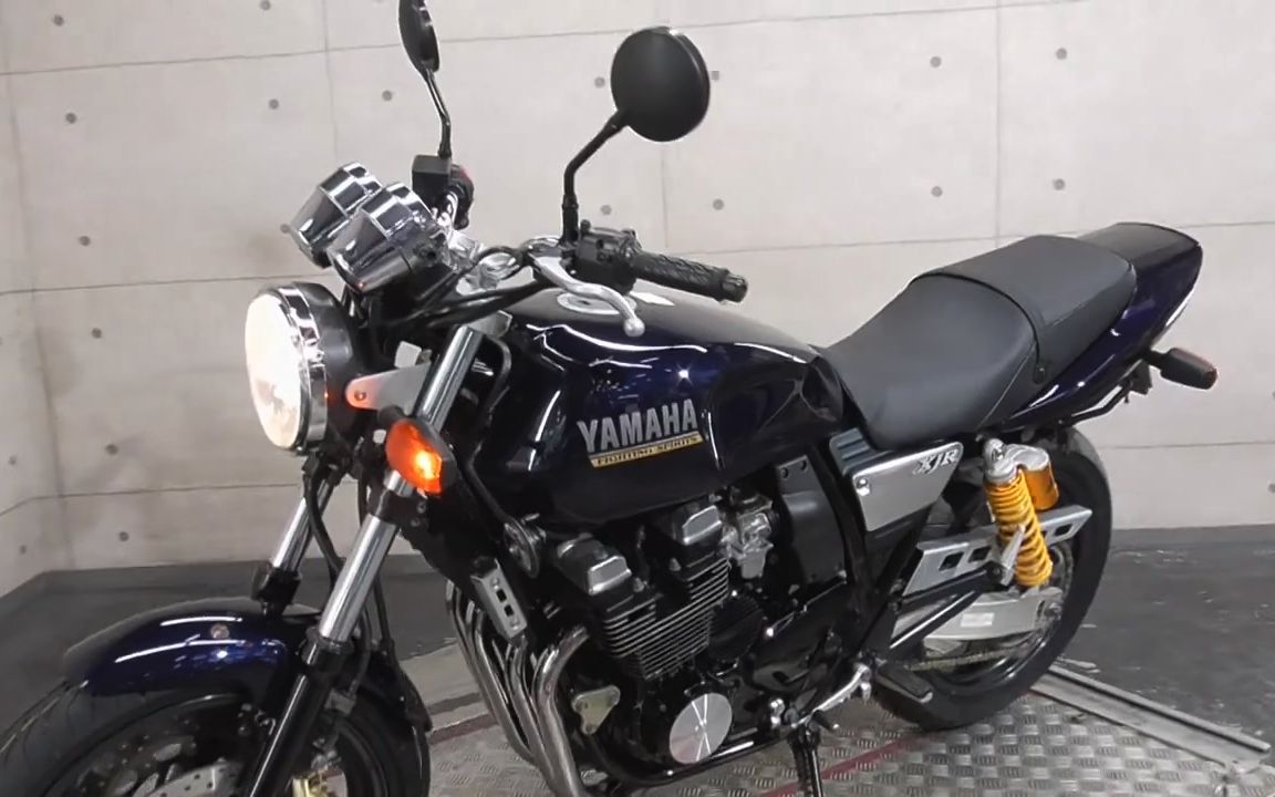 雅马哈经典复古街车xjr400r