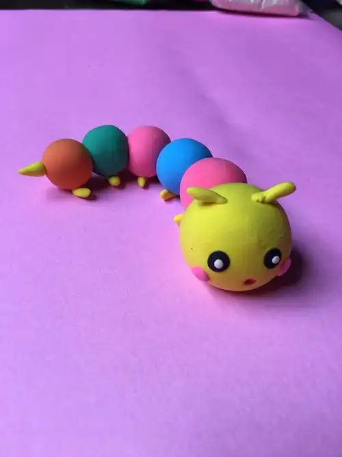 望海幼儿园大一班手工活动《七彩毛毛虫》