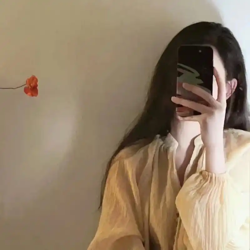 自拍 真人女头 氛围感女头.#头像 #神图君 #抖音图文扶持 - 抖音