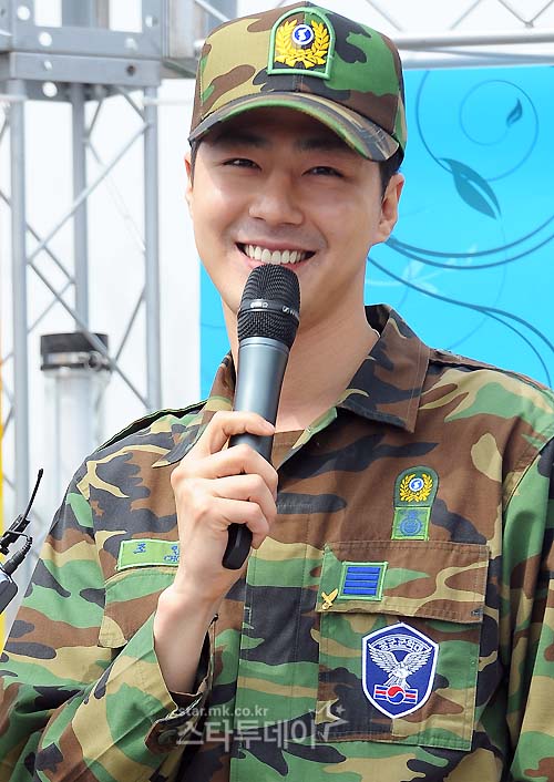 【2011.05.04】【明星】赵寅成今日(5/4)退伍