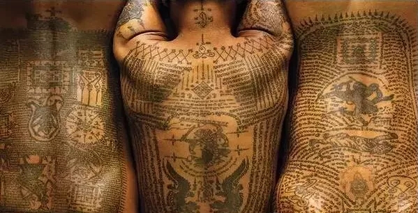 泰国丨在这里,无论黑社会还是善男信女都爱纹身.