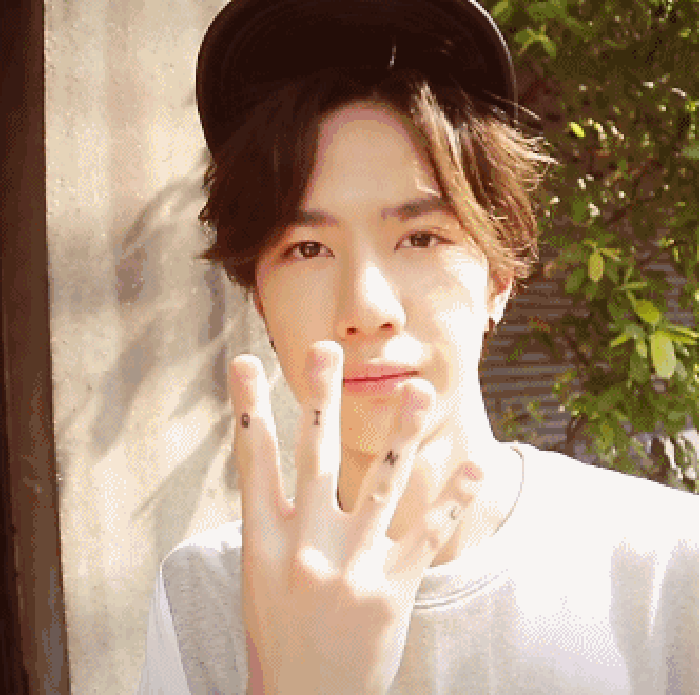 王一博gif手势gif反转gif小纹身gif