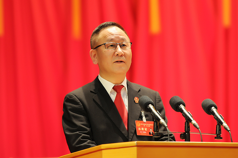 奉贤法院叶伟为代院长向奉贤区人大作法院工作报告