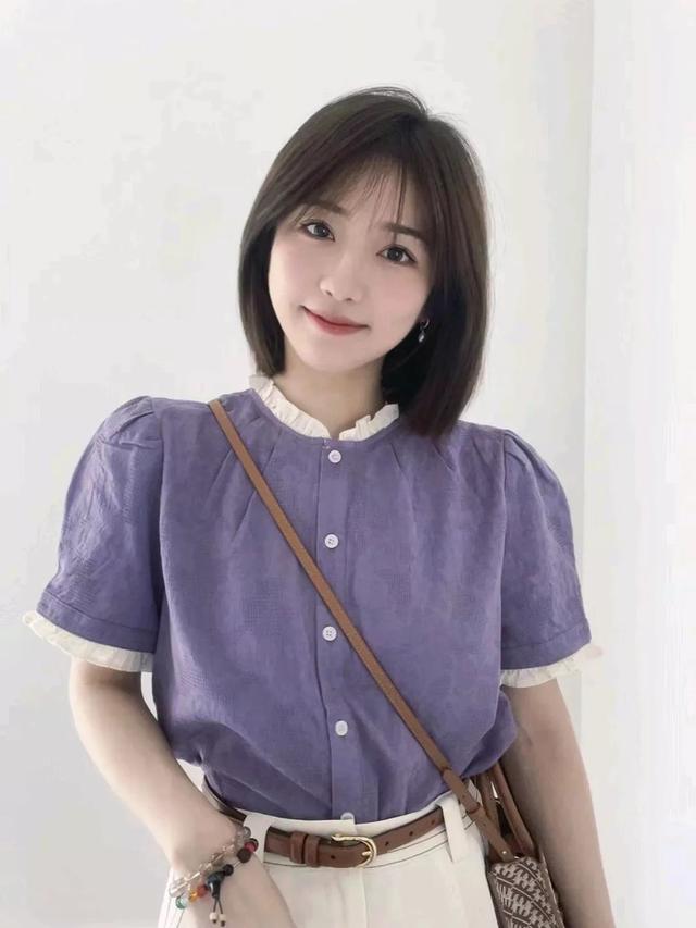 动感短碎发,直发波波头,锁骨发以及微卷长发都是当前非常流行的发型之