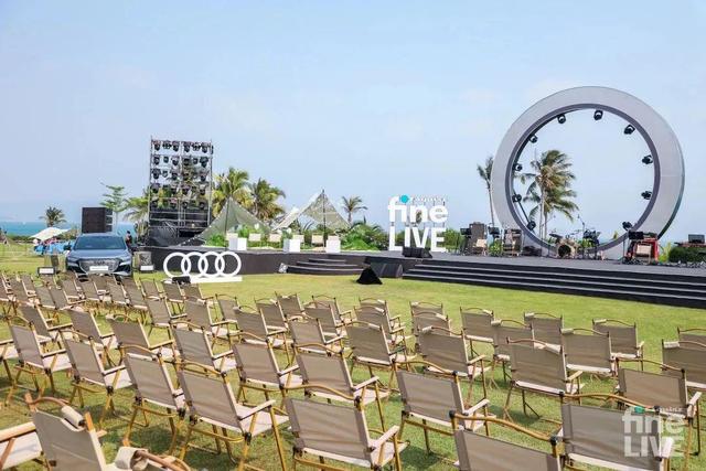 百听不如一见,春日里的这场海边音乐会来的正是时候