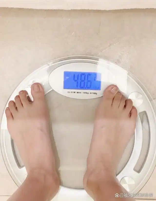 央视跨年夜,47岁的曾黎,大方的金晨,治好了我长时间的畸形审美