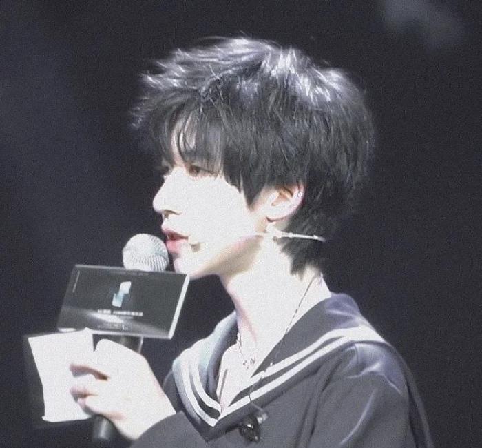 贺峻霖头像时代少年团之贺峻霖头像破局而出贺