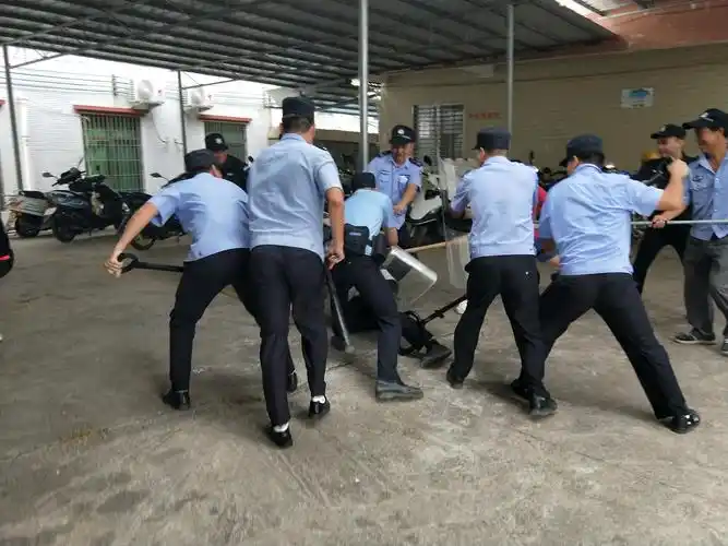 罗坑派出所联合罗坑中心小学开展预防校园暴力事件应急演练活动