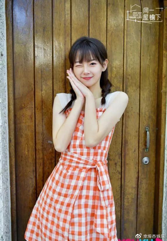 网友追更《同一屋檐下》好上头!意外发现褚梦娜撞脸王冰冰