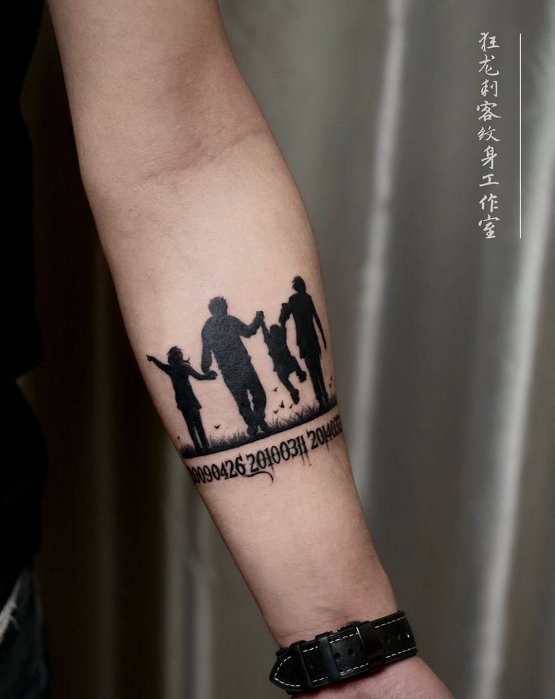 家人纹身图片_手臂手部图腾点刺背影人物背影家人背影纹身图案(2)