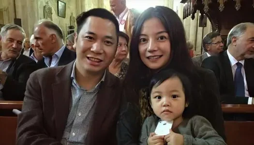 赵薇老公又摊上事了!欠3亿港元被起诉,曝出婚变到底是真是假?