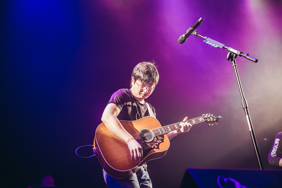 李志的排练室位于南京应天大街,于是新专辑就有了《在每一条伤心的应