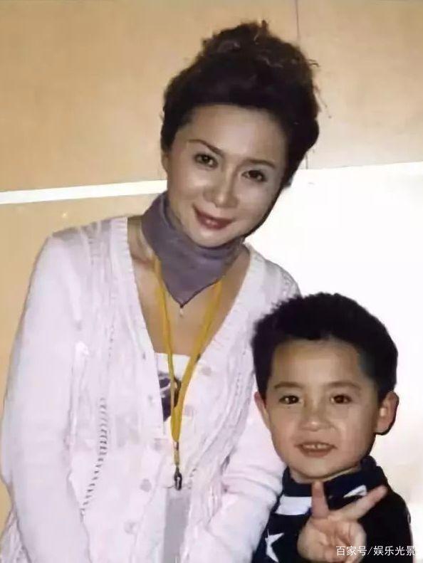 蔡明儿子罕见被曝光,这样的身份,原来竟是我们所熟知的他!