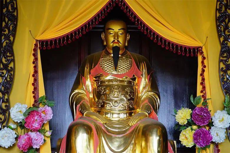 真武大帝曾遇天神授以宝剑入武当修炼42年功成圆满白日飞升