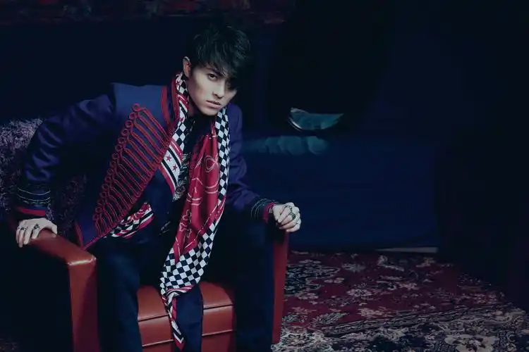 王子邱胜翊最新ep《attention!》霸气出征 身兼数职全方位参与制作