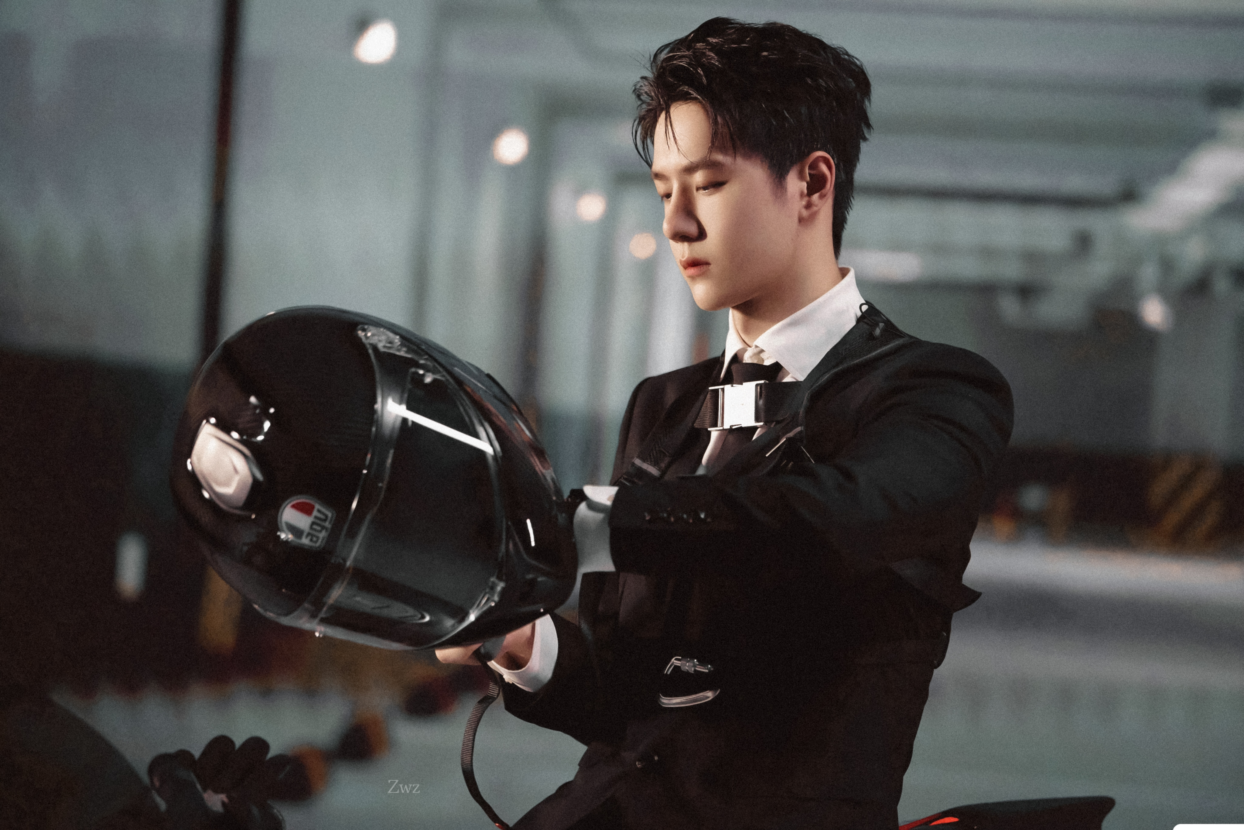 机车酷盖,是谁爱了[得意] 这就叫禁欲系吧[awsl] #王一博# #这就是