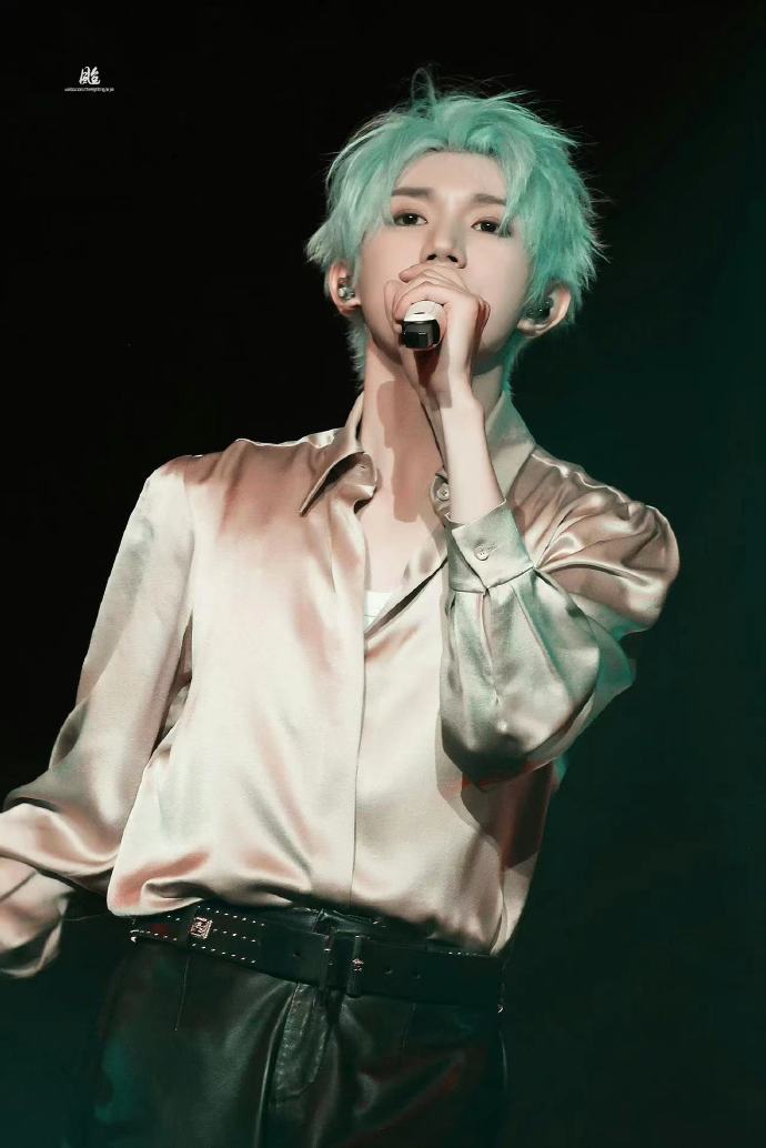 王源官宣加盟江苏卫视跨年