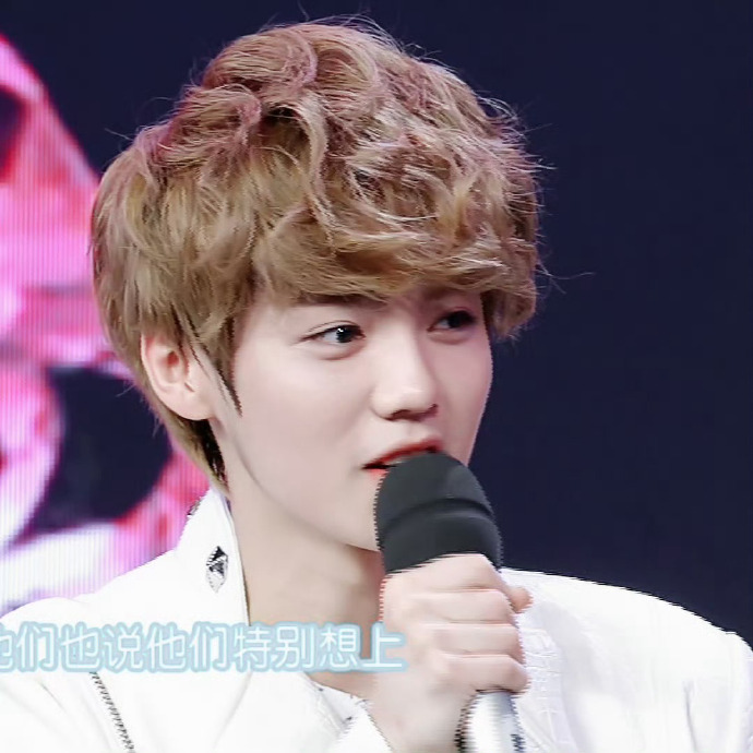 鹿晗超话#歌手鹿晗#  早,考古到一组图,好喜欢这期的卷毛鹿,惊为天人