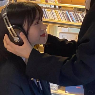 热情像风清新情侣头像真人一人一半像风一样一样的爱情