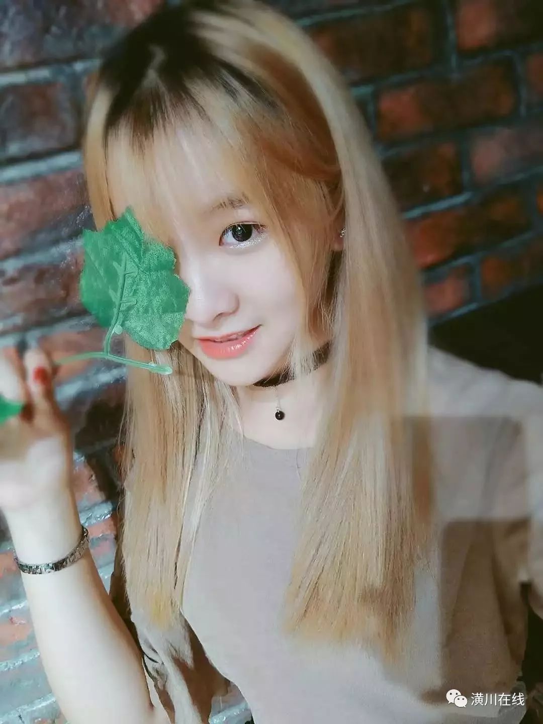 潢川微封面第298期李倩正在上学19岁的女生