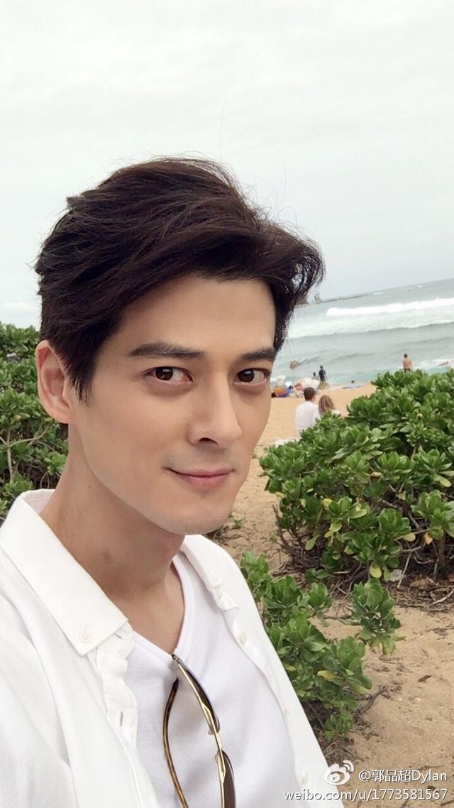 扮演者郭品超43岁,但看起来20岁也有人信,他是台湾著名模特,演员