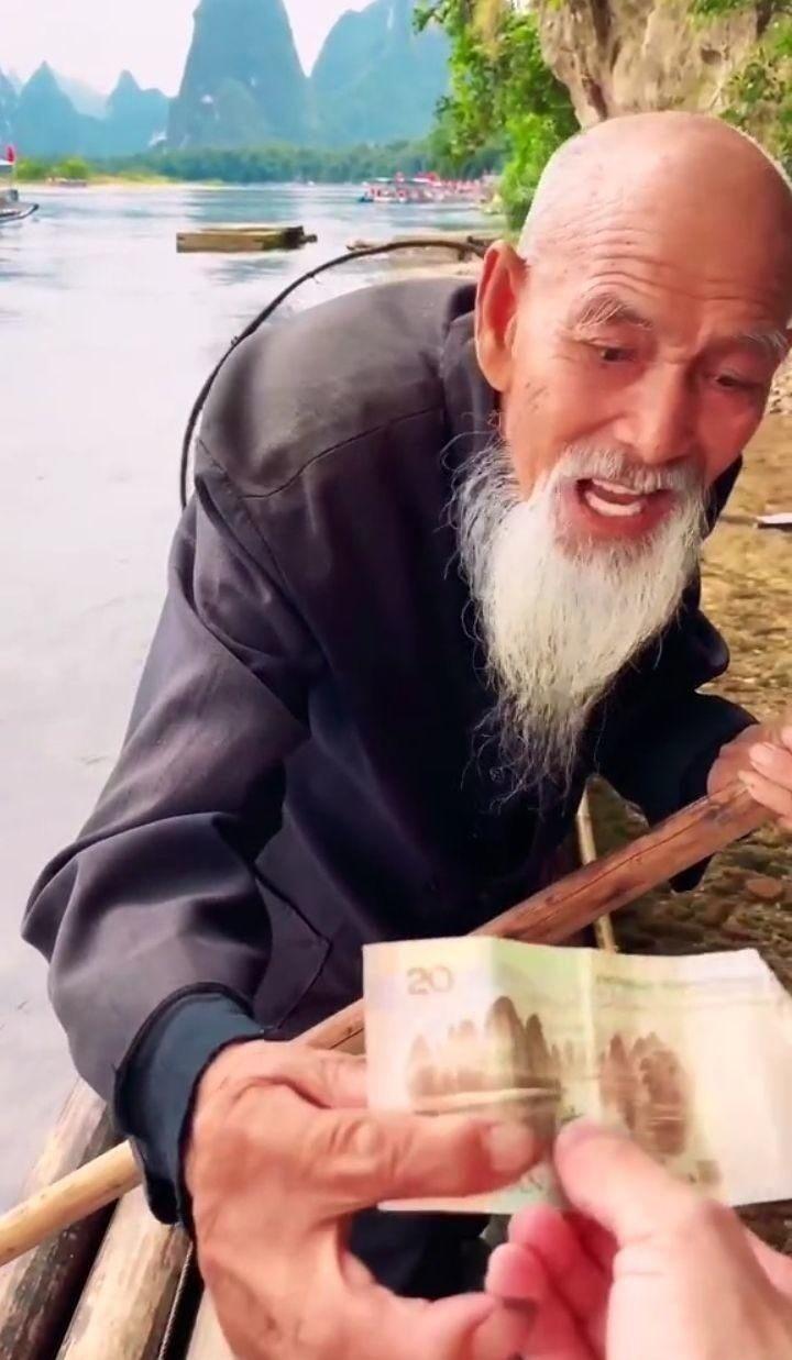 被称为"20元人民币老爷爷"的漓江渔翁黄全德离世,享年94岁_网友_情况