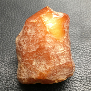 波罗的海天然琥珀蜜蜡原石原矿新矿料鸡油黄桶珠圆珠料锁骨珠吊坠