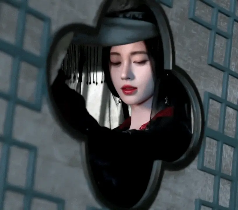 鞠婧祎在花间令里养花