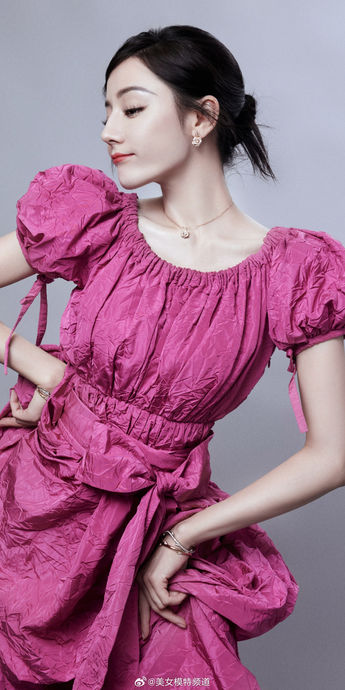 迪丽热巴火龙果公主裙灵动柔美