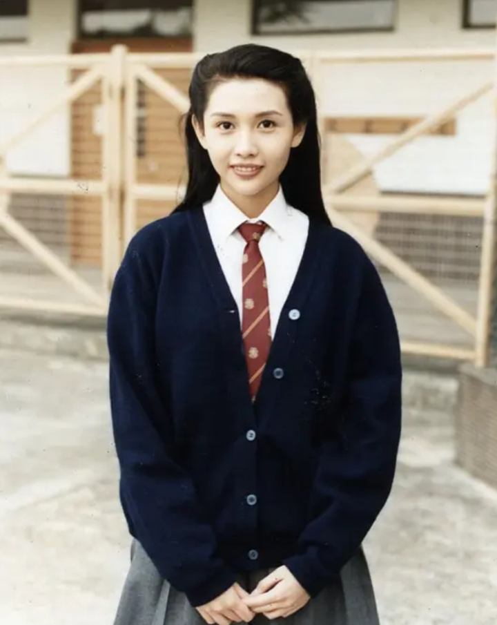 回顾邱淑贞隐秘情史,16岁痴恋豪门一朝情断,15年爱够4个隐形大佬