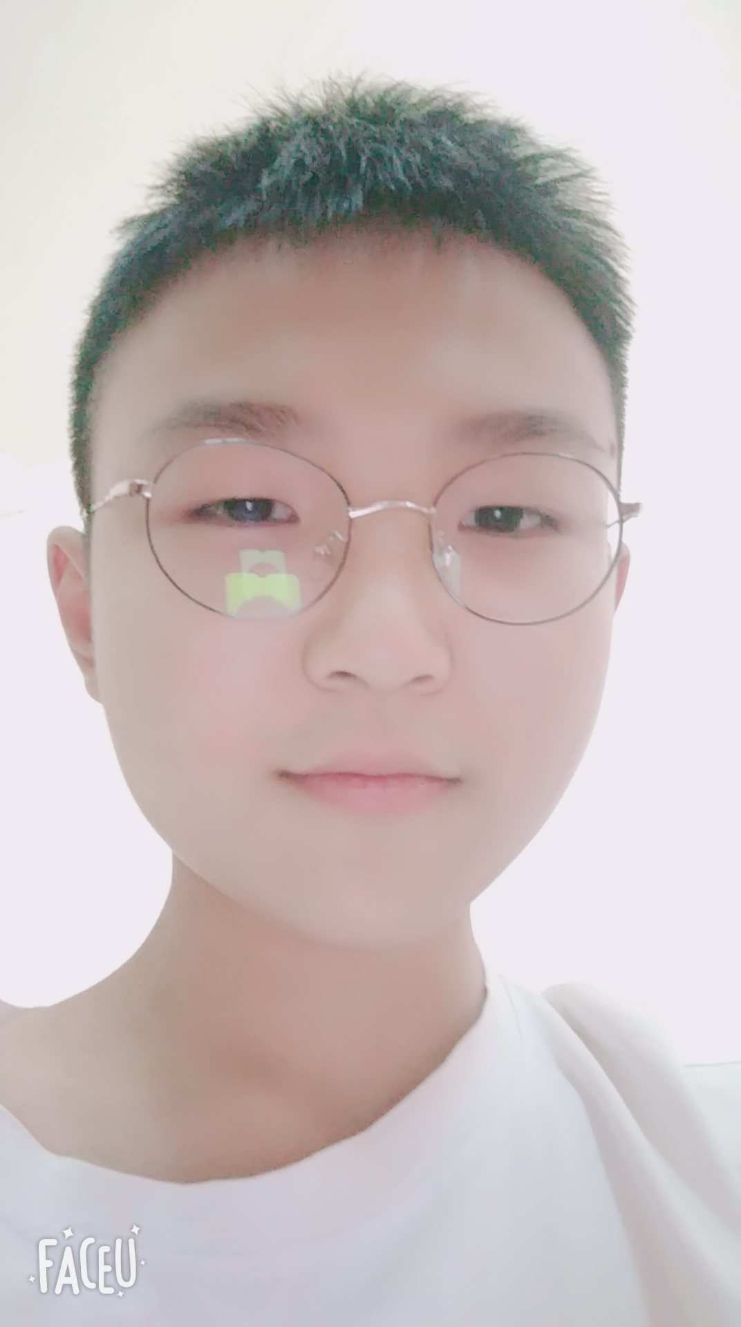 这是我的自拍.八年级我要更加努力,取得更好的好成绩回报爸爸妈妈.