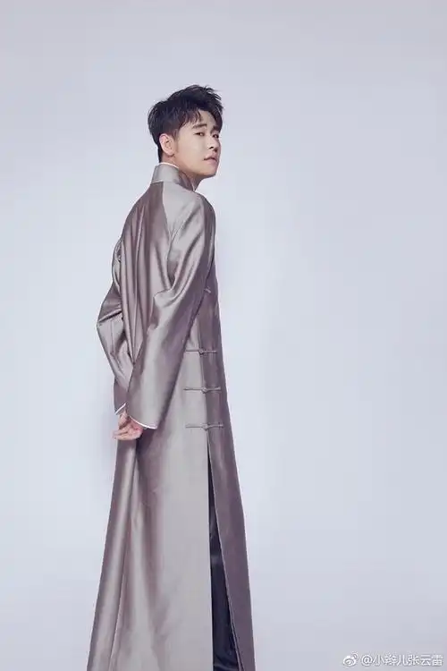 大褂穿出旗袍韵味的张云雷独此一家