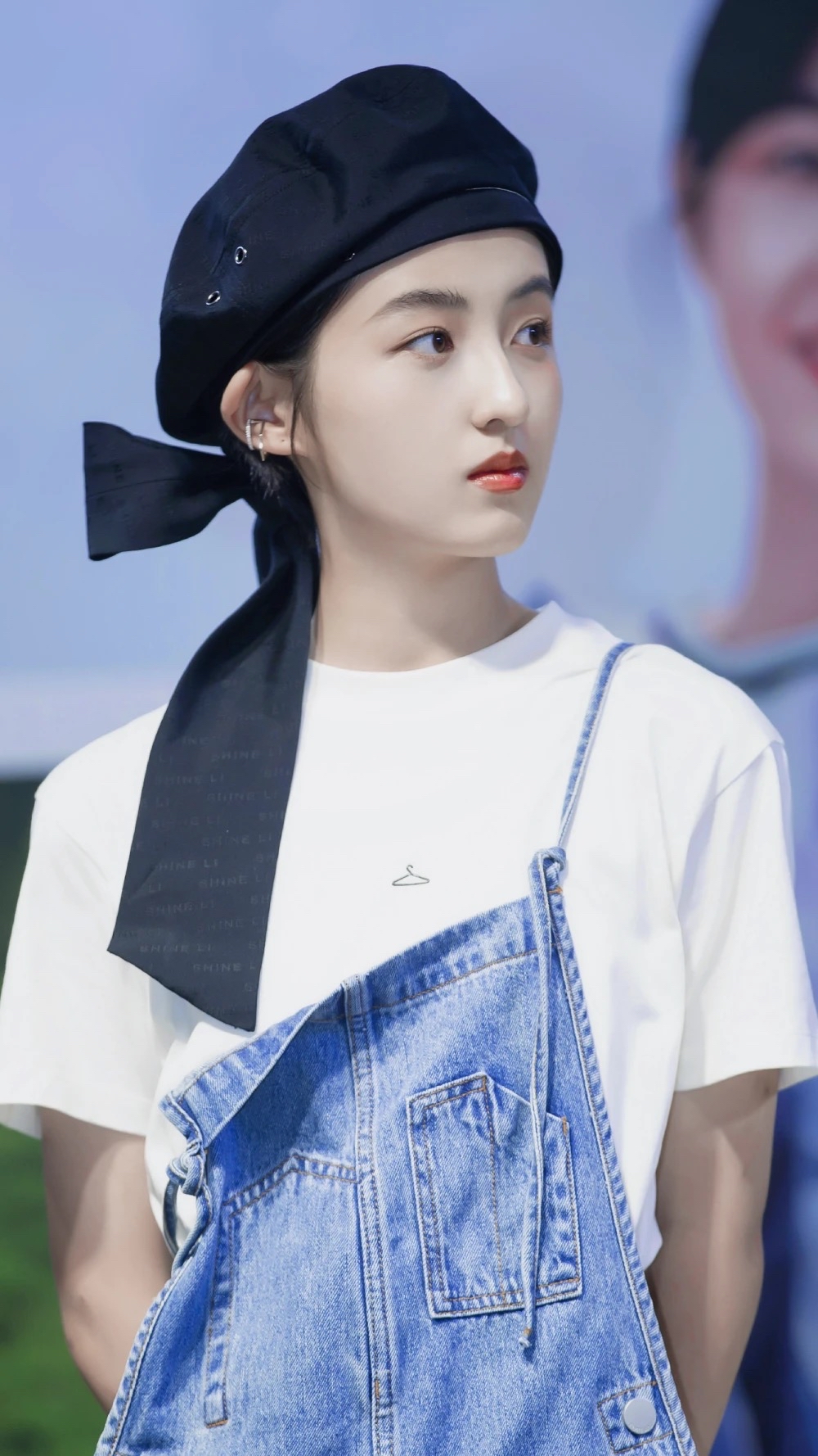 张子枫写真美图:清新脱俗,美丽动人