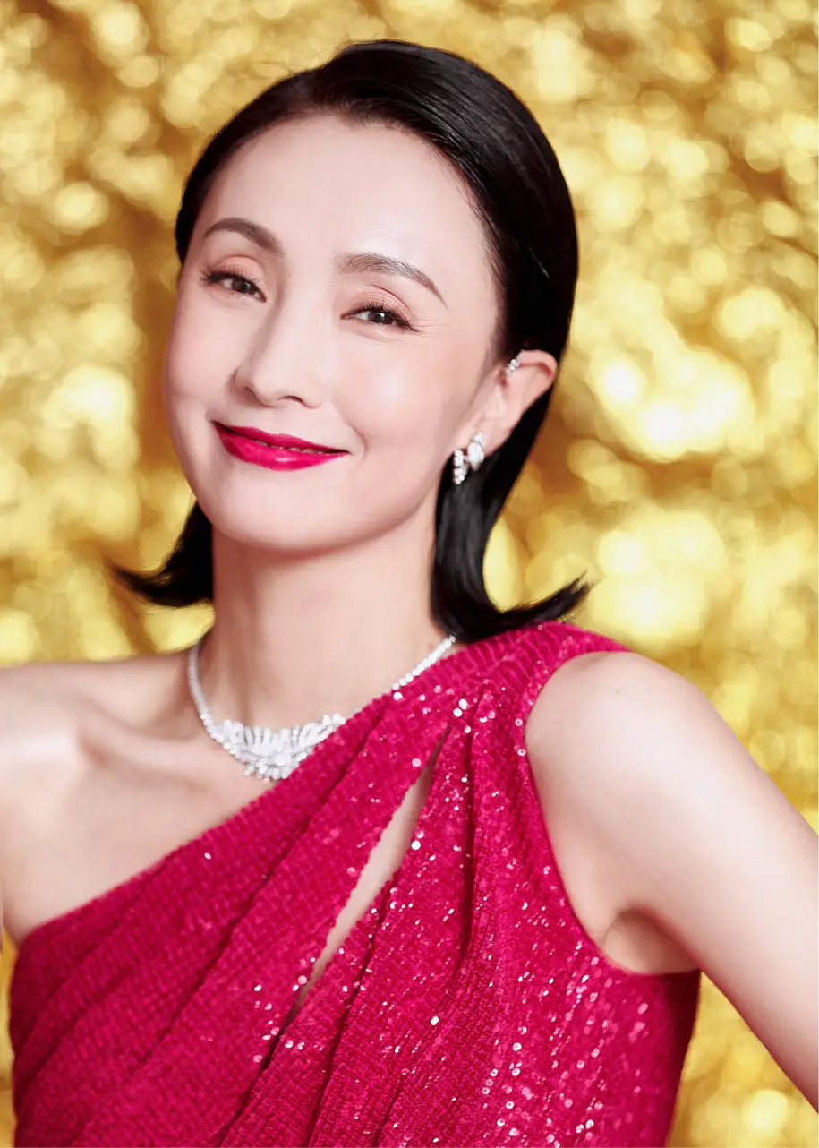 原创黄雀在后52岁陶虹风韵犹存肤白貌美大长腿性感妖娆