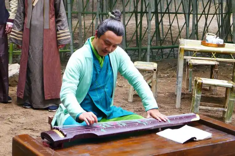 桌面壁纸 明星图片 > 正文  本文 张卫健饰演武学高人绿竹翁图片由