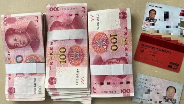 乘客遗落的3万多元现金.久事公交巴士三公司供图