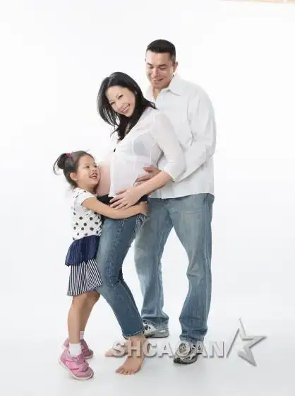 43岁丁宁挺9个月孕肚拍全裸写真老公马修不介意反失落图