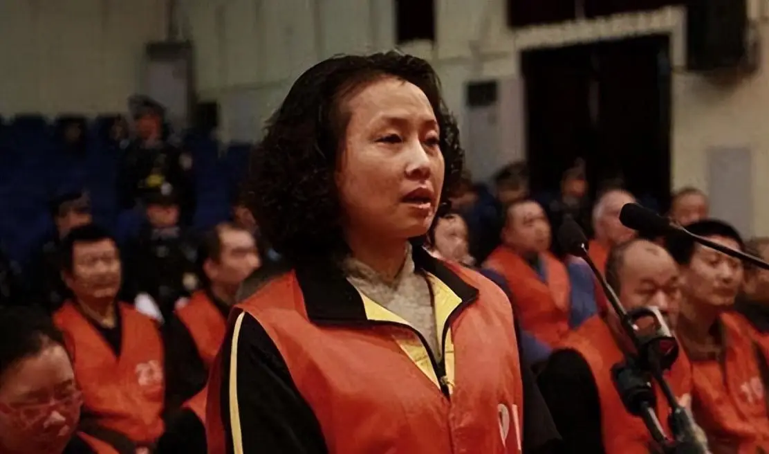 重庆女黑老大的覆灭:诱骗2000名无知少女,后成为文强的"二奶"