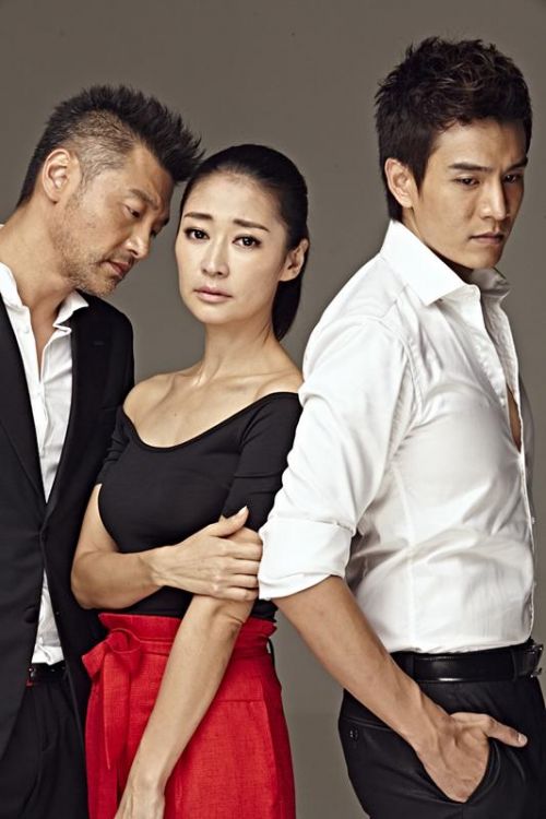 《我们最美好的十年》热播 王策上演"制服诱惑"