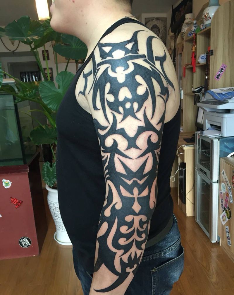 图腾花臂纹身图片_成品手臂手部肩部传统图腾纹身图案