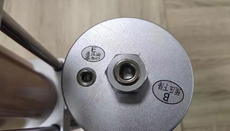 增压缸的注油孔介绍