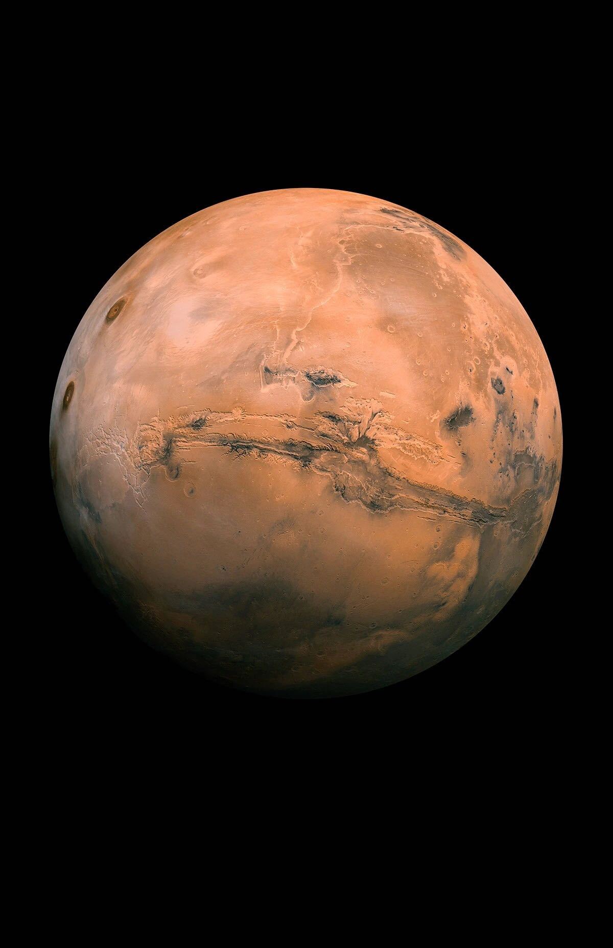 2021年5月15日,中国首次火星探测任务天问一号探测器在火星乌托邦平原