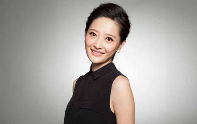 央视财经主持人谢颖颖,实属当家花旦,天使主播消失一年华丽回归