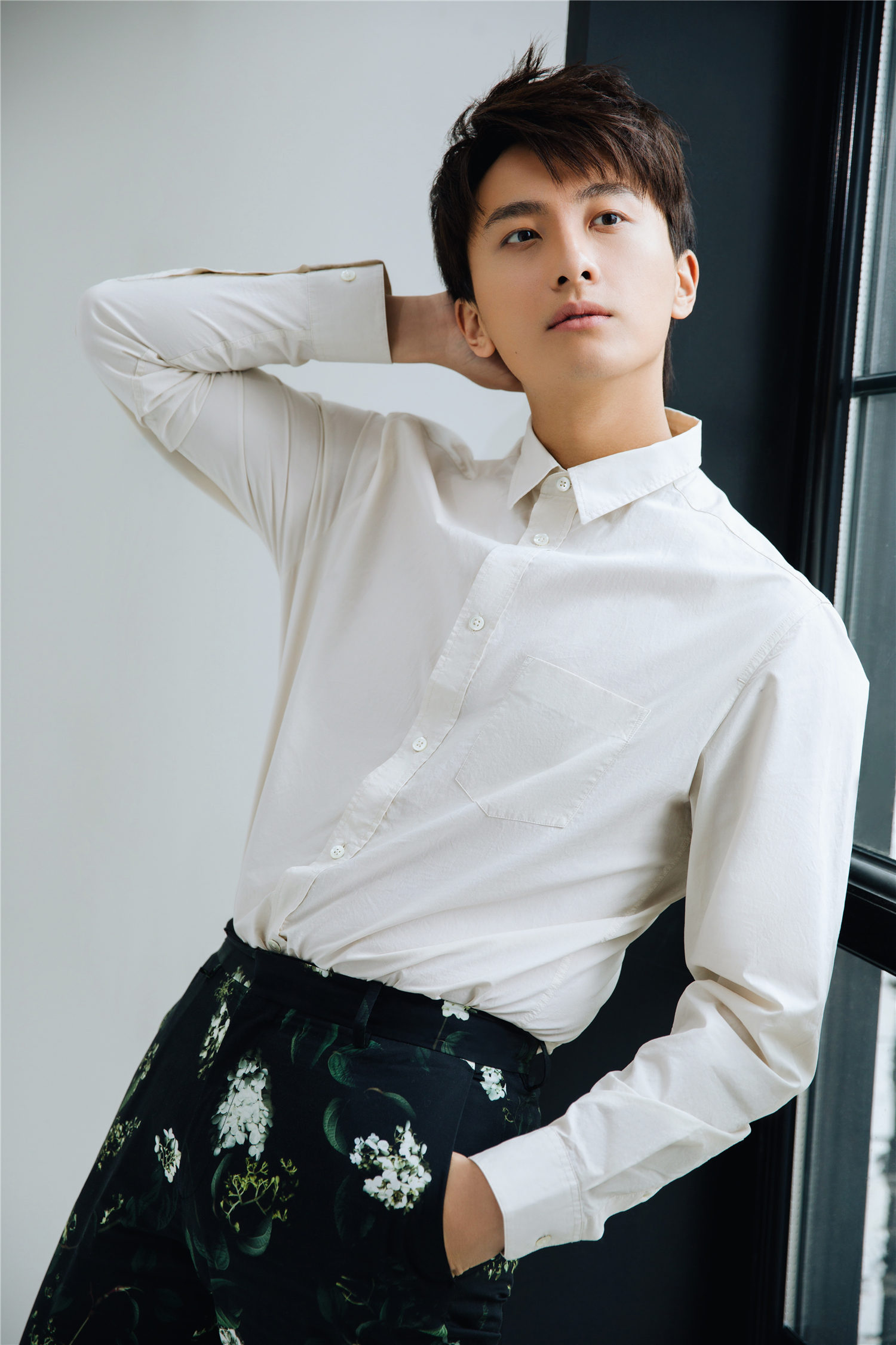 牛骏峰简约风牛骏峰笑容温暖牛骏峰帅气袭人牛骏峰阳光居家返回搜狐