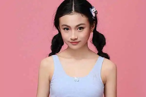 在乳房发育的过程当中,少女保护乳房的方法就是不能用手去捏或抓挠