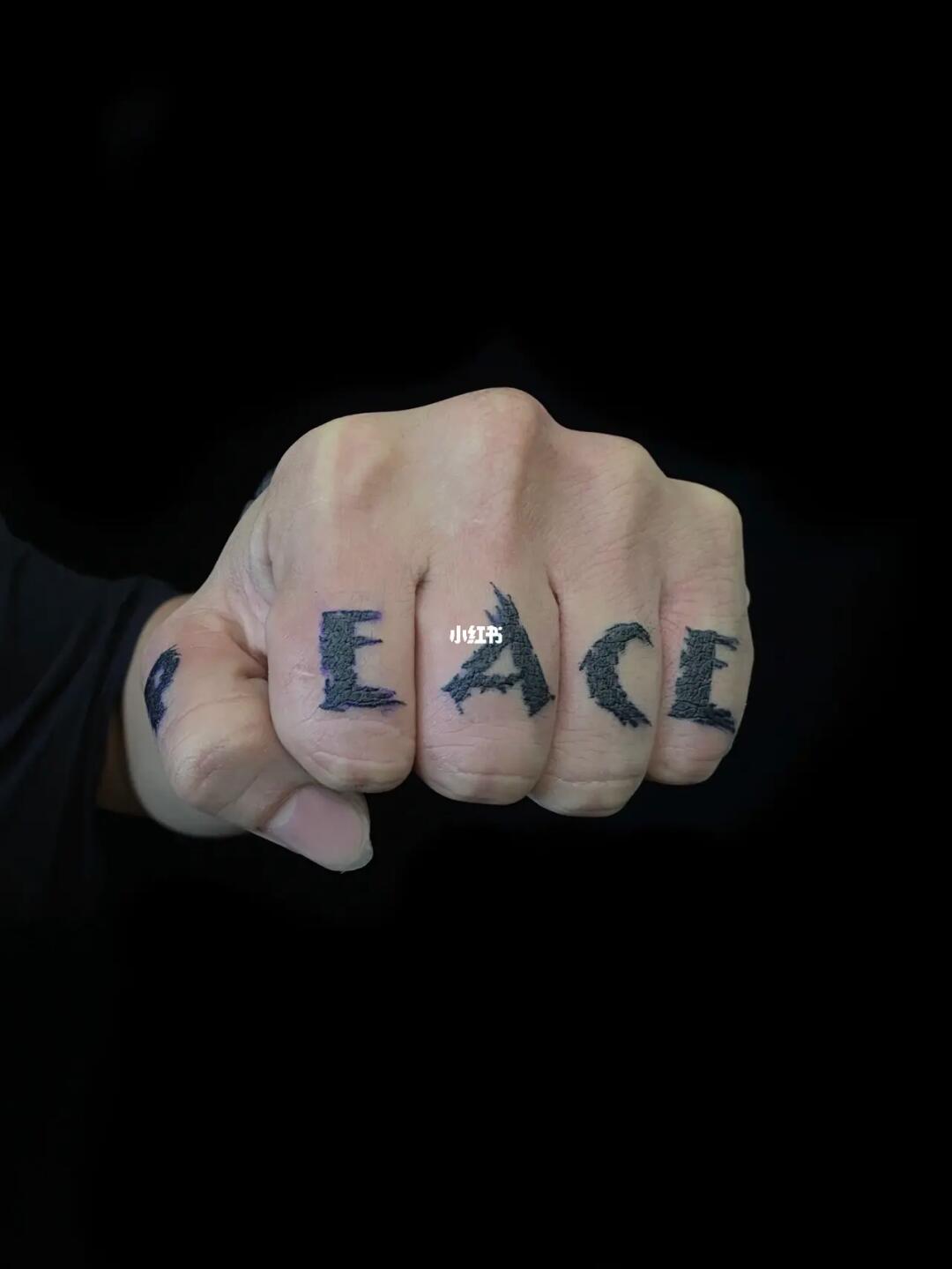 字母纹身手指纹身