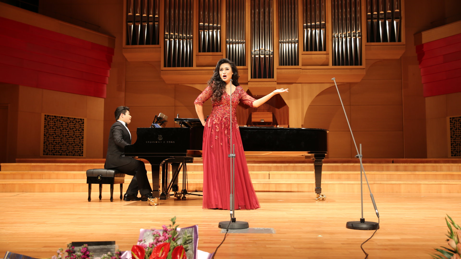 p data-id="go0418d9u3">十大青年女中音歌唱家, a target="_blank"