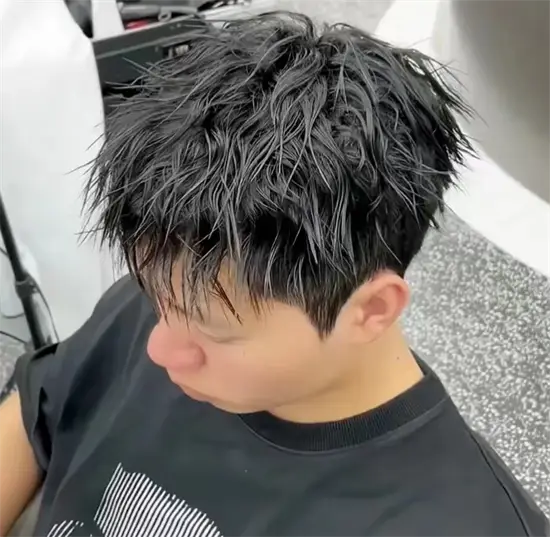 满满的少年在时尚烫发,充满最时尚迷人的男神气质._发型_纹理_长度